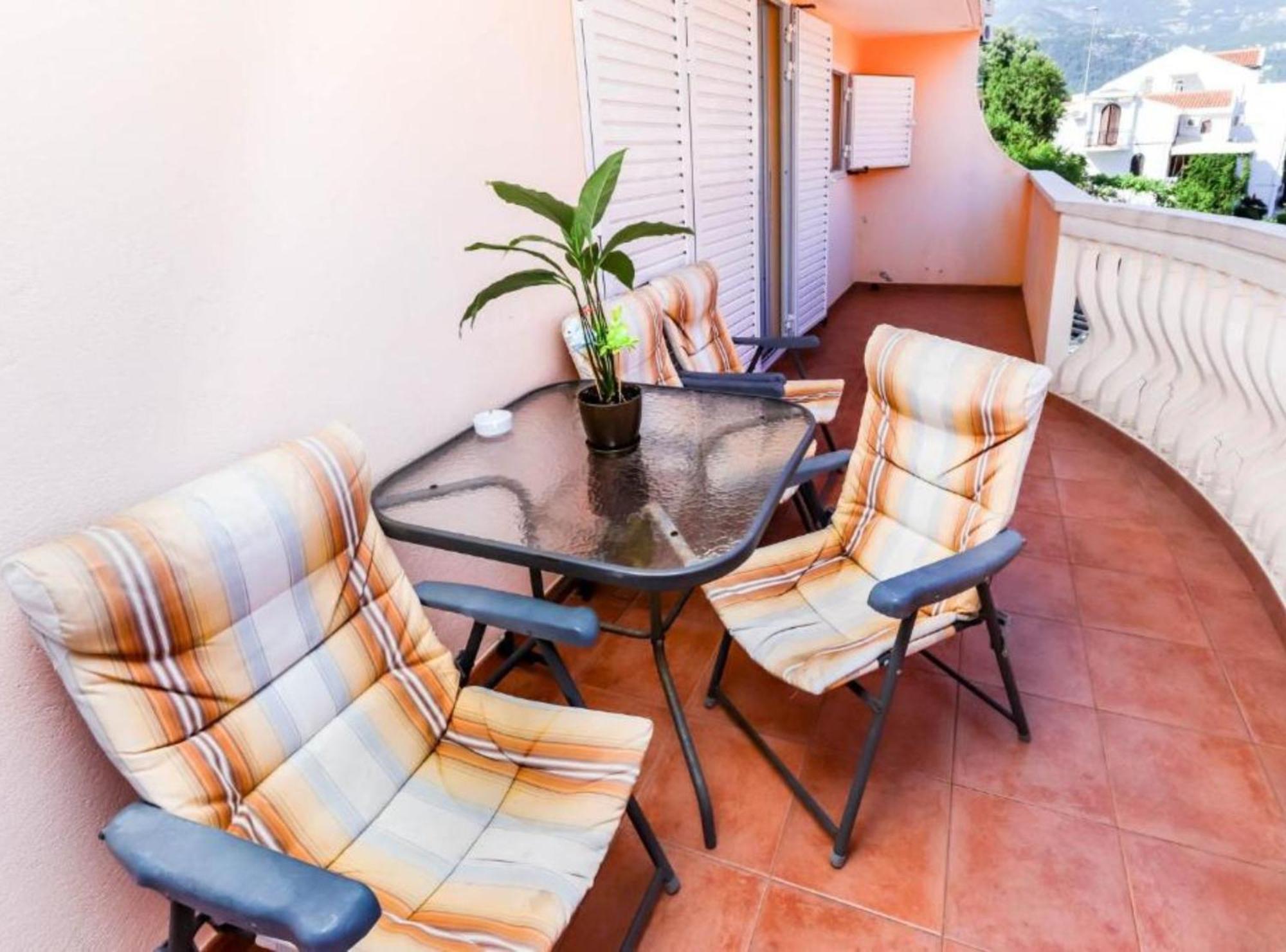 Apartment Relaxing On Coastline Budva